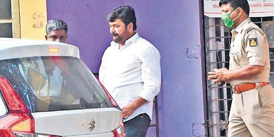 ಸಿಬಿಐನಿಂದ ವಿನಯ್ ಕುಲಕರ್ಣಿ ಬಂಧನ: ರಾಜಕೀಯ ಭವಿಷ್ಯಕ್ಕೆ ಉರುಳಾಯ್ತಾ ಯೋಗೇಶ್ ಗೌಡ ಹತ್ಯೆ?