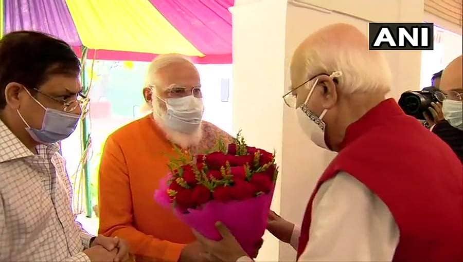 ದೇಶವಾಸಿಗಳಿಗೆ 'ಜೀವಂತ ಸ್ಫೂರ್ತಿ': ಎಲ್.ಕೆ.ಅಡ್ವಾಣಿ ಜನ್ಮದಿನಕ್ಕೆ ಪ್ರಧಾನಿ ಮೋದಿ ಶುಭಾಶಯ