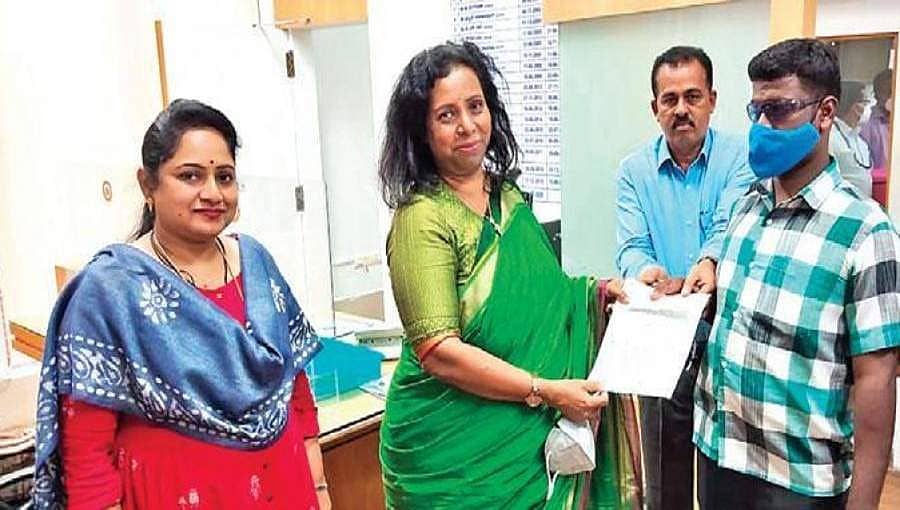 ವಿಶೇಷ ವರದಿ: ದೃಷ್ಟಿ ವಿಶೇಷಚೇತನ ವ್ಯಕ್ತಿಗೆ ಸ್ವಂತ ಉದ್ಯಮ ಸ್ಥಾಪನೆಗೆ ನೆರವಾದ ಟಿಎನ್ಐಇ ಟ್ವೀಟ್!
