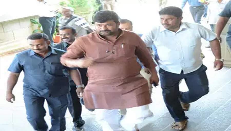 ನ್ಯಾಯಾಲಯಕ್ಕೆ ವಿನಯ್ ಕುಲಕರ್ಣಿ ಹಾಜರು ಹಿನ್ನೆಲೆ: ಬಿಗಿ ಪೊಲೀಸ್ ಭದ್ರತೆ