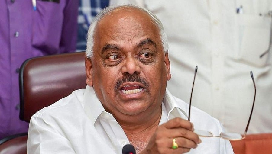 'ರಾಜಕೀಯದಿಂದ ನಿವೃತ್ತಿಯಾಗುತ್ತೇನೆ ಎಂದು ಎಲ್ಲಿ ಹೇಳಿದ್ದೇನೆ, ನಿಮ್ಮಿಷ್ಟದಂತೆ ಸುದ್ದಿ ಹಬ್ಬಿಸಬೇಡಿ': ಮಾಜಿ ಸ್ಪೀಕರ್ ಗರಂ!