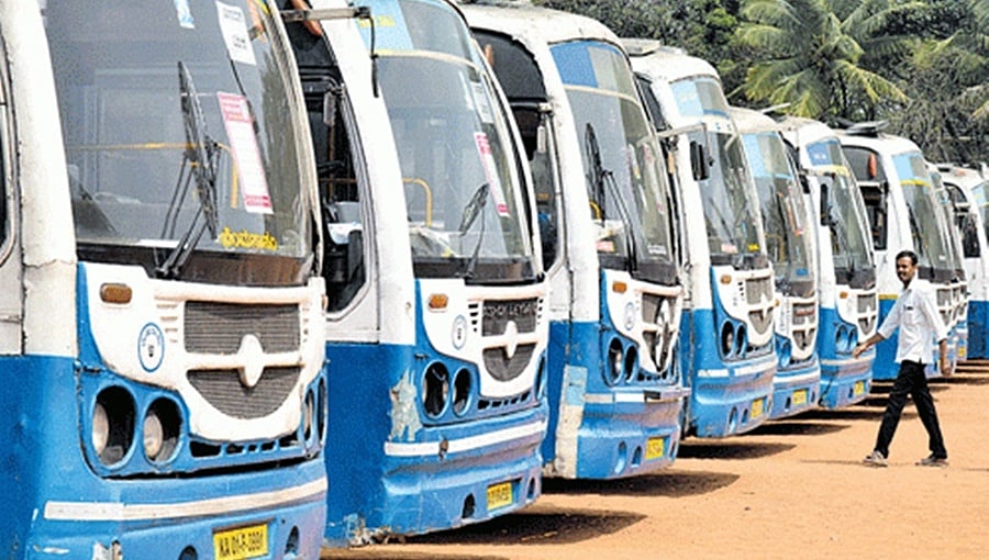 ಸಾರಿಗೆ ನೌಕರರ ಏಕಾಏಕಿ ಮುಷ್ಕರ: ಸೇವೆಯಲ್ಲಿ ಸ್ಥಗಿತ; ಸಾರ್ವಜನಿಕರ ಪರದಾಟ