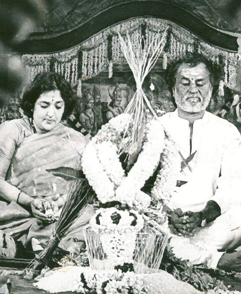 ರಜನಿಕಾಂತ್ ಮತ್ತು ಅವರ ಪತ್ನಿ ಲತಾ ರಂಗಚಾರಿ ಅವರದ್ದು ಪ್ರೇಮ ವಿವಾಹ. ಅವರು ಮೊದಲು ಭೇಟಿ ಮಾಡಿದ್ದು ಲತಾ ರಂಗಚಾರಿಯವರು ತಮ್ಮ ಕಾಲೇಜು ಮ್ಯಾಗಜೀನ್ ಗೆ ಸಂದರ್ಶನಕ್ಕೆ ಬಂದಾಗ. ರಜನಿಕಾಂತ್ ಅವರನ್ನು ಸಂದರ್ಶನ ಮಾಡಲು ಬಂದ ಲತಾ ನಂತರ ಪರಿಚಯವಾಗಿ ಸ್ನೇಹ ಬೆಳೆದು ಪ್ರೀತಿಗೆ ತಿರುಗಿತು. 1981ರಲ್ಲಿ ವಿವಾಹವಾದರು. ದಂ
