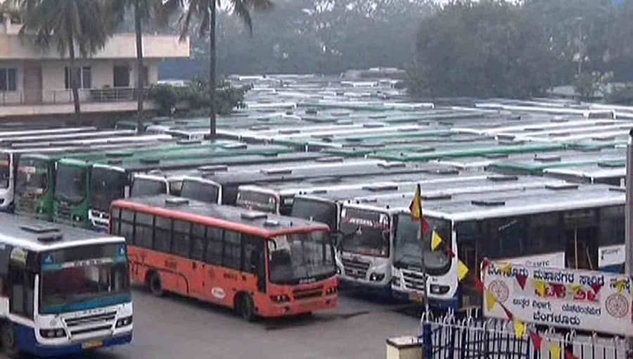 ಮುಂದುವರೆದ ಸಾರಿಗೆ ಸಿಬ್ಬಂದಿ ಮುಷ್ಕರ: ಸಂಕಷ್ಟಕ್ಕೆ ಸಿಲುಕಿದ ಪ್ರಯಾಣಿಕರು