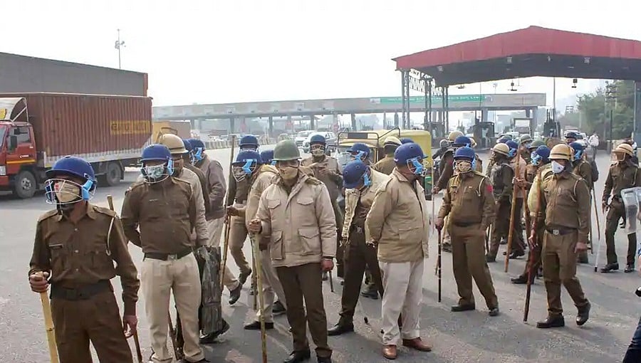 ತೀವ್ರಗೊಂಡ ರೈತರ ಪ್ರತಿಭಟನೆ: ದೆಹಲಿ ಗಡಿಯಲ್ಲಿ ಹೆಚ್ಚಿನ ಬಿಗಿಭದ್ರತೆ