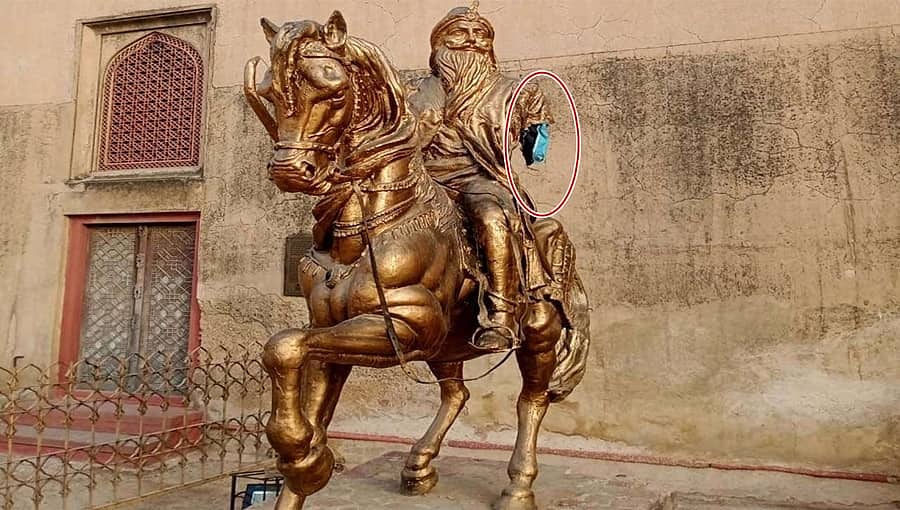 ಅಲ್ಲಿ ಅಮೆರಿಕಾದಲ್ಲಿ ಮಹಾತ್ಮ ಗಾಂಧಿ ಪ್ರತಿಮೆ ಧ್ವಂಸ: ಇಲ್ಲಿ ಪಾಕ್ನಲ್ಲಿ ಸಿಖ್ ಮಹಾರಾಜ ರಂಜಿತ್ ಸಿಂಗ್ ಪ್ರತಿಮೆ ಧ್ವಂಸ