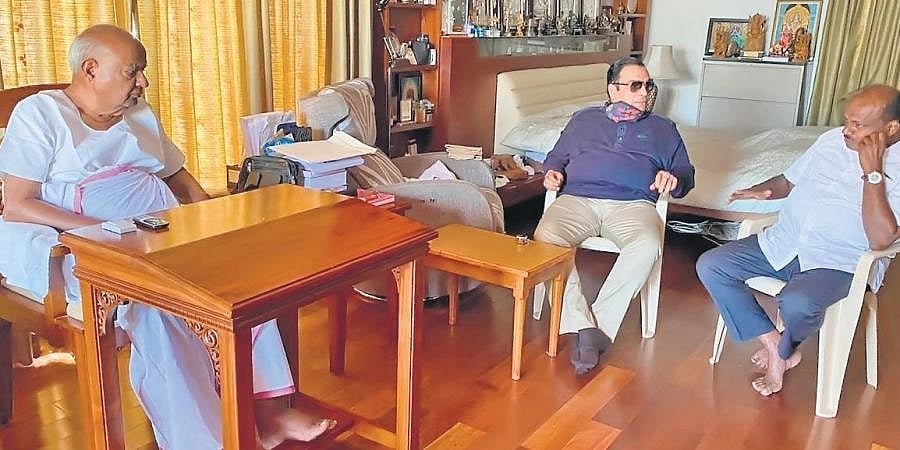 ಎಚ್.ಡಿ. ದೇವೇಗೌಡ ಮನೆಗೆ ಸಿಎಂ ಇಬ್ರಾಹಿಂ ಭೇಟಿ: ಮರಳಿ ಗೂಡಿಗೆ ಸೇರಲಿದ್ದಾರಾ ಸಿದ್ದು ರೈಟ್ ಹ್ಯಾಂಡ್?