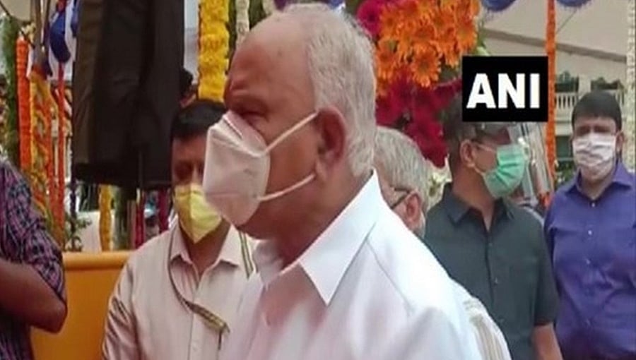 ವಿಜಯ ದಿವಸ: ಹುತಾತ್ಮ ಯೋಧರಿಗೆ ಮುಖ್ಯಮಂತ್ರಿ ಯಡಿಯೂರಪ್ಪ ಗೌರವ ನಮನ
