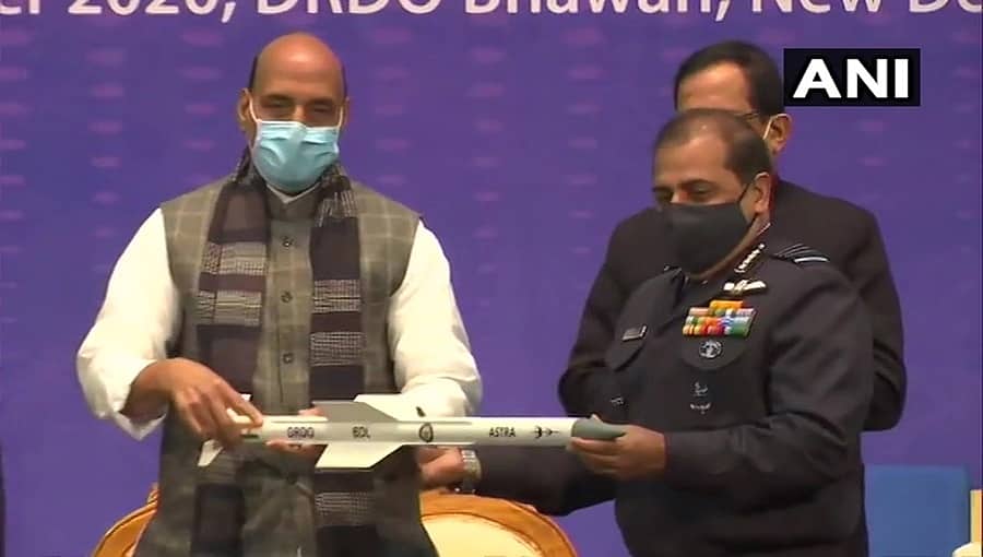 ಸ್ವದೇಶಿ ನಿರ್ಮಿತ 3 ಅತ್ಯಾಧುನಿಕ ಸಾಧನಗಳನ್ನು ಸೇನೆಯ ಮೂರು ಪಡೆಗಳಿಗೆ ರಕ್ಷಣಾ ಸಚಿವ ರಾಜನಾಥ್ ಸಿಂಗ್ ಹಸ್ತಾಂತರ