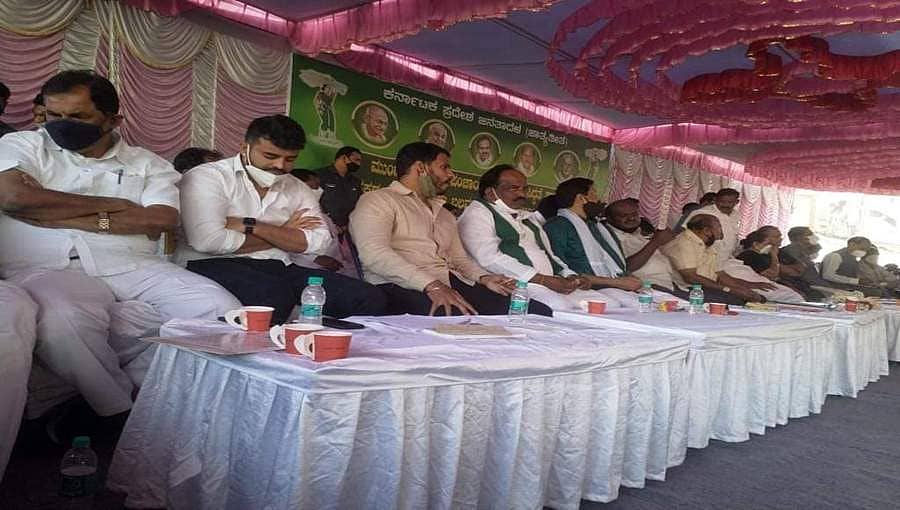 'ಜೆಡಿಎಸ್ ತೊರೆಯುವ ಜರೂರತ್ತು ನನಗಿಲ್ಲ, ನನ್ನ ತಲೆಯಲ್ಲಿ ಬೇರೆ ಪಕ್ಷ ಸೇರುವ ಆಲೋಚನೆಯೂ ಬಂದಿಲ್ಲ'