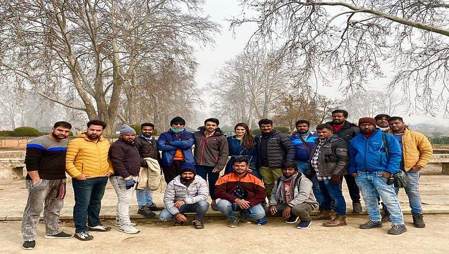 ಕಾಶ್ಮೀರ ಕಣಿವೆಯ ಚುಮುಚುಮು ಚಳಿಯಲ್ಲಿ ಪ್ರೇಮ್ 'ಏಕ್ ಲವ್ ಯಾ' ಹಾಡಿನ ಚಿತ್ರೀಕರಣ