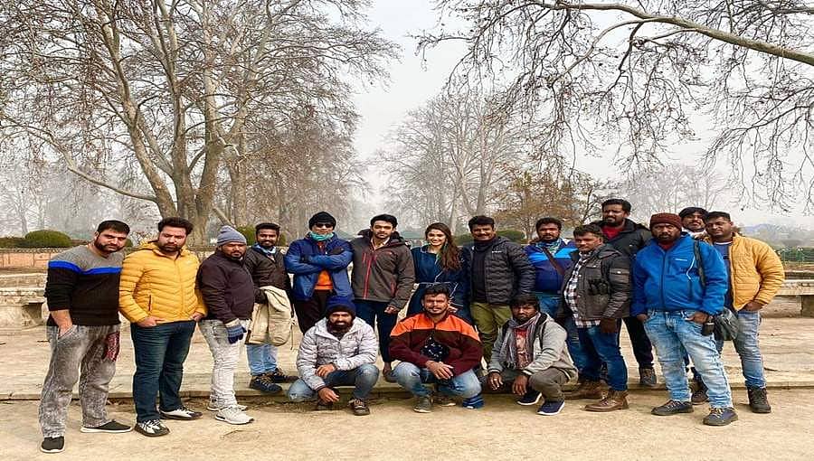 ಕಾಶ್ಮೀರ ಕಣಿವೆಯ ಚುಮುಚುಮು ಚಳಿಯಲ್ಲಿ ಪ್ರೇಮ್ 'ಏಕ್ ಲವ್ ಯಾ' ಹಾಡಿನ ಚಿತ್ರೀಕರಣ