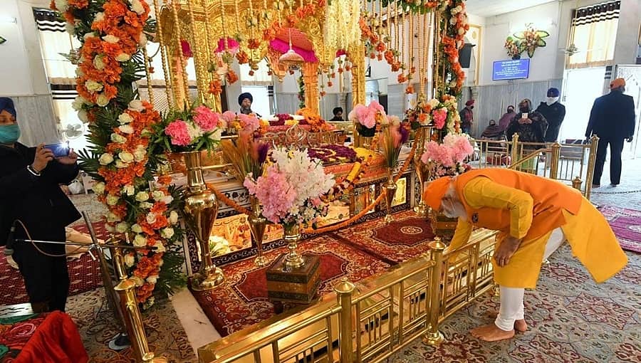 ನವದೆಹಲಿಯ ಗುರುದ್ವಾರ ರಾಕಬ್ಗಂಜ್ನಲ್ಲಿ ಪ್ರಾರ್ಥನೆ ಸಲ್ಲಿಸಿದ ಪ್ರಧಾನಿ ಮೋದಿ