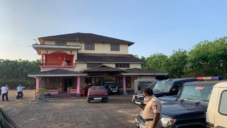 ಬೆಳ್ತಂಗಡಿ: ಮನೆ ಮಾಲೀಕನನ್ನು ಕಟ್ಟಿಹಾಕಿ ಪತ್ನಿಗೆ ಇರಿದ ಗ್ಯಾಂಗ್; ಅಪಾರ ಪ್ರಮಾಣದ ನಗ, ನಗದು ದೋಚಿ ಪರಾರಿ