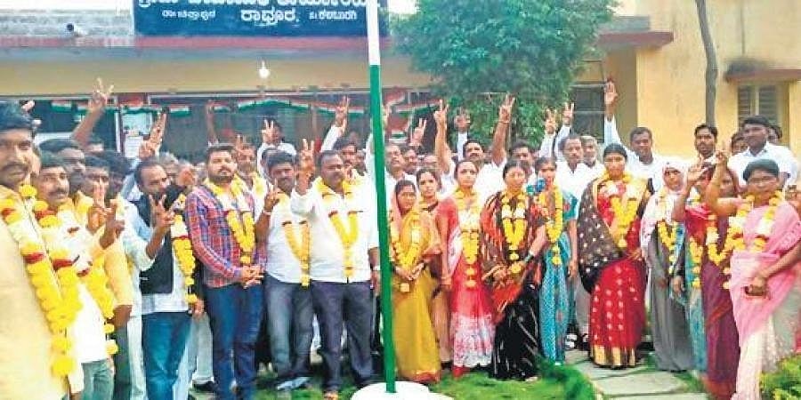 ರೇವೂರ ಗ್ರಾಮ ಪಂಚಾಯತ್ ನ ಎಲ್ಲಾ 32 ಅಭ್ಯರ್ಥಿಗಳು ಅವಿರೋಧ ಆಯ್ಕೆ
