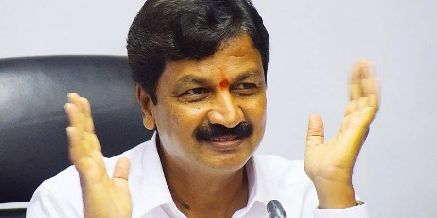 ಕೊರೋನಾ ರೂಪಾಂತರ: ಎಚ್ಚರಿಕೆಯಿಂದ ಇರುವಂತೆ ಸಚಿವ ರಮೇಶ್ ಜಾರಕಿಹೊಳಿ ಸೂಚನೆ