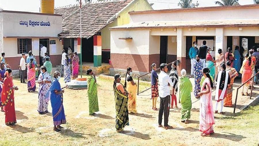 ಗ್ರಾ.ಪಂ.ಚುನಾವಣೆ: ಉತ್ಸಾಹದಿಂದ ಹೆಚ್ಚಿನ ಸಂಖ್ಯೆಯಲ್ಲಿ ಆಗಮಿಸಿ ಮತ ಚಲಾಯಿಸಿದ ಮೈಸೂರು ಜಿಲ್ಲೆಯ ಬುಡಕಟ್ಟು ಜನರು