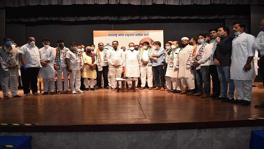 ಕಾಂಗ್ರೆಸ್ ಗೆ ಮತ್ತೊಂದು ಆಘಾತ: ಮಹಾರಾಷ್ಟ್ರದಲ್ಲಿ 18 ಮಂದಿ ಕಾರ್ಪೊರೇಟರ್ ಗಳು 'ಕೈ' ಬಿಟ್ಟು ಎನ್ ಸಿಪಿ ಸೇರ್ಪಡೆ!