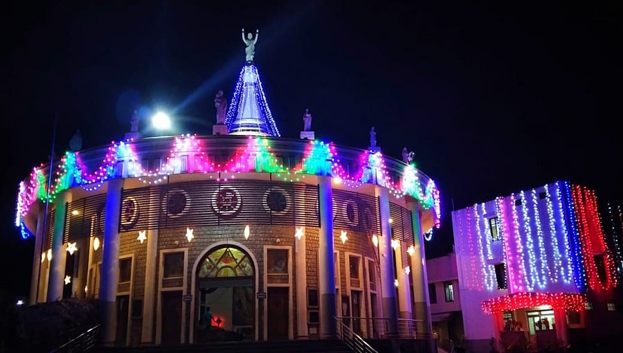 ಕ್ರೈಸ್ತ ಬಾಂಧವರಿಗೆ ಇಂದು ಕ್ರಿಸ್ ಮಸ್ ಸಂಭ್ರಮ, ಸಡಗರ: ರಾಷ್ಟ್ರಪತಿ ಸೇರಿದಂತೆ ಗಣ್ಯರಿಂದ ಶುಭಾಶಯ