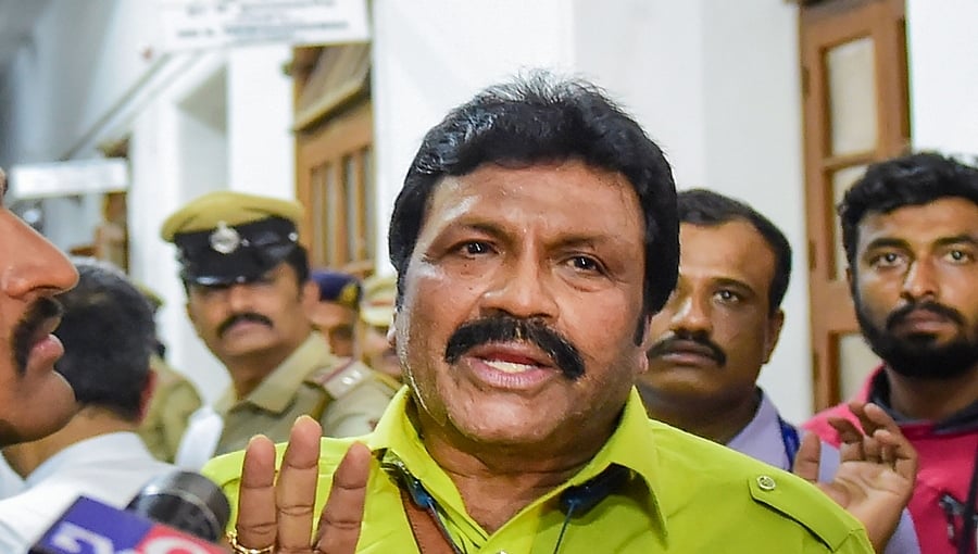 ನಿಜವಾದ ಹೇಡಿ ಯಾರು? ರೈತರೋ? ರಾತ್ರೋ ರಾತ್ರಿ ಮುಂಬೈಗೆ ಹಾರಿದವರೋ?: ಬಿಸಿ ಪಾಟೀಲ್ ಗೆ ಕಾಂಗ್ರೆಸ್ ತಿರುಗೇಟು