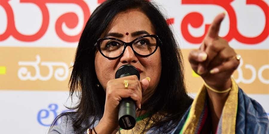 ಸುಮಲತಾ ಜೀವನ ಕುರಿತ ವೆಬ್ ಸಿರೀಸ್ ತರಲು ನಿರ್ದೇಶಕ ಗುರು ದೇಶಪಾಂಡೆ ಯೋಜನೆ!