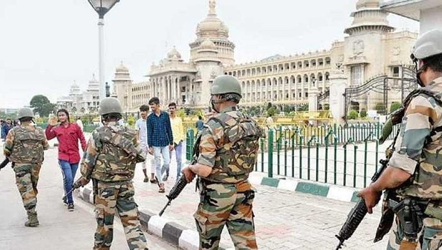 ಹೊಸ ವರ್ಷದ ಸಂಭ್ರಮದ ಮೇಲೆ ಕೊರೋನಾ ಕರಿನೆರಳು: ಇಂದು ಮಧ್ಯಾಹ್ನ 12 ಗಂಟೆಯಿಂದ ಸಿಲಿಕಾನ್ ಸಿಟಿಯಲ್ಲಿ ನಿಷೇಧಾಜ್ಞೆ ಜಾರಿ