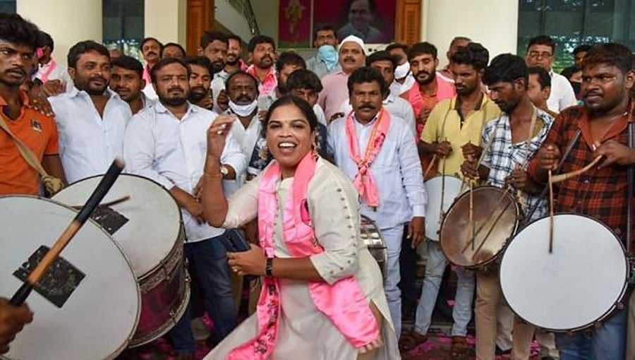 ಹೈದರಾಬಾದ್ ಮಹಾನಗರ ಪಾಲಿಕೆ ಚುನಾವಣೆ:ಏಕೈಕ ದೊಡ್ಡ ಪಕ್ಷವಾಗಿ ಹೊರಹೊಮ್ಮಿದ ಟಿ ಆರ್ ಎಸ್ 