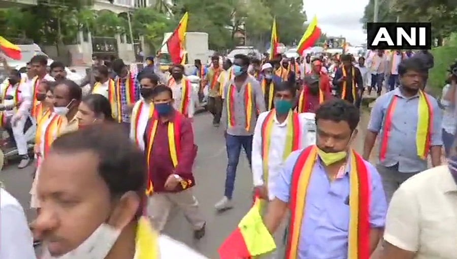 ಕರ್ನಾಟಕ ಬಂದ್: ಬೆಂಗಳೂರಿನಲ್ಲಿ ಭಾಗಶಃ ಬೆಂಬಲ, ಕೆಲವೆಡೆ ಹೋರಾಟಗಾರರ ಬಂಧನ
