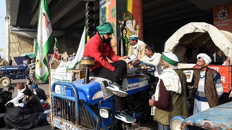 ಪ್ರತಿಭಟನೆ ಮಧ್ಯೆ ರೈತರ ಉಭಯ ಕುಶಲೋಪರಿ, ತಮಾಷೆ ಮಾತುಕತೆ
