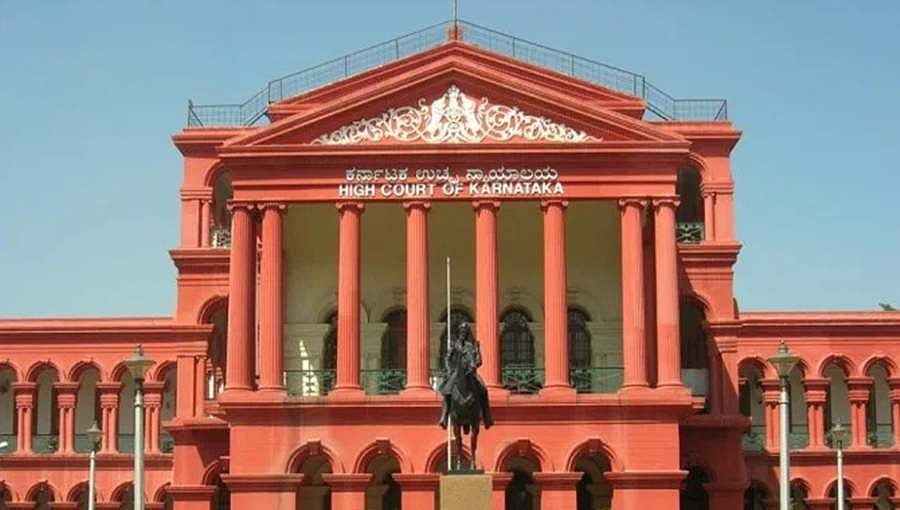 ಟ್ಯಾಕ್ಸಿ ದರ ನಿಗದಿ: ಸರ್ಕಾರಕ್ಕೆ ಹೈಕೋರ್ಟ್ ನೋಟಿಸ್