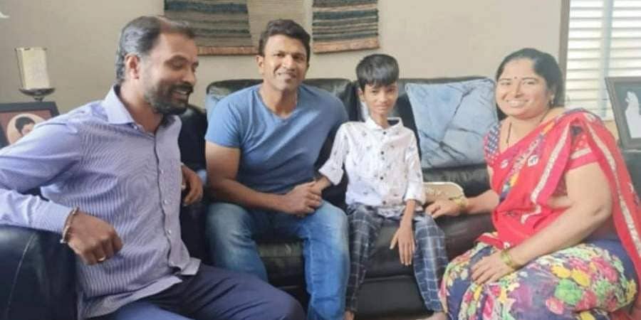 ವಿಚಿತ್ರ ಕಾಯಿಲೆಯಿಂದ ಬಳಲುತ್ತಿರುವ ಅಭಿಮಾನಿ ಆಸೆ ಈಡೇರಿಸಿದ ಪುನೀತ್ ರಾಜ್ ಕುಮಾರ್