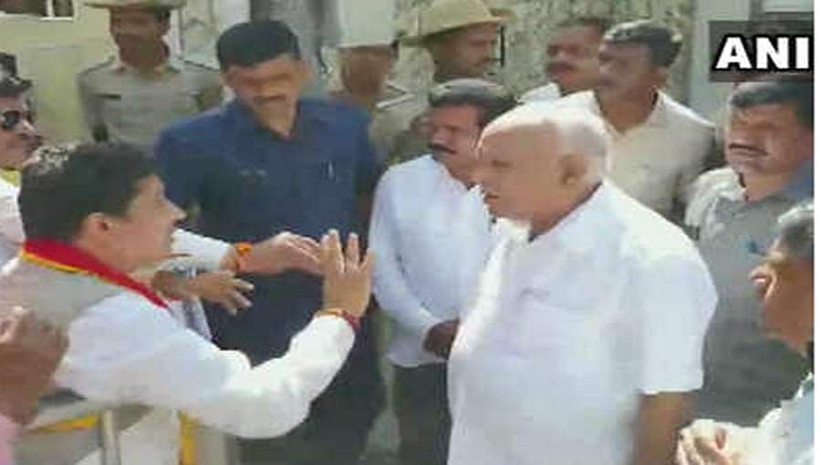 ಮುಖ್ಯಮಂತ್ರಿ ಭೇಟಿಯಾಗಿ ಮನವಿ ಸಲ್ಲಿಸಿದ ಕನ್ನಡ ಪರ ಹೋರಾಟಗಾರರು