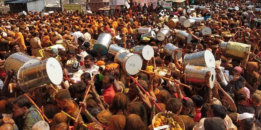 ಚಿಂಚಲಿ ಮಾಯಾಕ್ಕಾ ದೇವಿ ಜಾತ್ರೆ: ಮಹಾನೈವೈದೈ ದಿನ ಹರಿದು ಬಂದ ಭಕ್ತ ಸಾಗರ