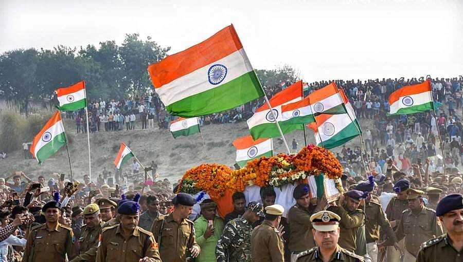 40 ಯೋಧರ ಬಲಿ ಪಡೆದಿದ್ದ ಪುಲ್ವಾಮ ದಾಳಿಗೆ ವರ್ಷ: ಹುತಾತ್ಮ ವೀರ ಯೋಧರಿಗೆ ದೇಶ ನಮನ