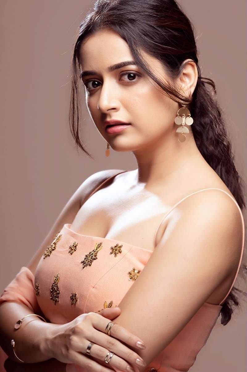 ಇದೀಗ ಘಟನೆ ಕುರಿತು ನಿರ್ದೇಶಕ ಪವನ್ ಒಡೆಯರ್ ತಮ್ಮ ಟ್ವೀಟರ್ ನಲ್ಲಿ ಪೋಸ್ಟ್ ಹಾಕಿದ್ದು ಜೂನಿಯರ್ ಕಲಾವಿದರೊಬ್ಬರು ಈ ವಿಡಿಯೋವನ್ನು ಮೊಬೈಲ್ ನಲ್ಲಿ ಸೆರೆ ಹಿಡಿದಿದ್ದು ವೈರಲ್  ಮಾಡಿದ್ದಾರೆ. ಇದು ನಿರ್ದೇಶಕ ಹಾಗೂ ಚಿತ್ರತಂಡದ ಗಮನಕ್ಕೂ ಬಂದಿದೆ ಎಂದು ಹೇಳಿದ್ದಾರೆ.