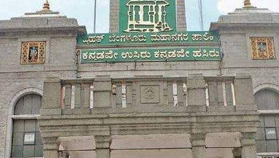 ಗೃಹ ಭಾಗ್ಯ: 60 ಪೌರ ಕಾರ್ಮಿಕರಿಗೆ ಫ್ಲ್ಯಾಟ್ ವಿತರಿಸಿದ ಮೇಯರ್
