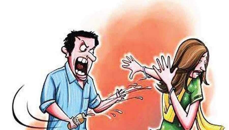 ಸಹಪಾಠಿಗಳ ಮೇಲೆ ವಿದ್ಯಾರ್ಥಿಯಿಂದ ಆಸಿಡ್ ದಾಳಿ ನಾಲ್ವರಿಗೆ ಗಾಯ