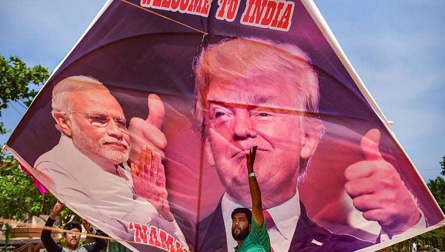 ಬೆಂಗಳೂರು: ಯುಎಸ್ ಅಧ್ಯಕ್ಷ ಟ್ರಂಪ್ ಸ್ವಾಗತಕ್ಕೆ 15 ಅಡಿ ಉದ್ದದ ಗಾಳಿಪಟ ಸಿದ್ದ