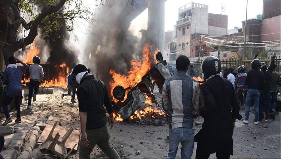 ದೆಹಲಿಯಲ್ಲಿ ಸಿಎಎ ಪರ, ವಿರೋಧಿಗಳ ಘರ್ಷಣೆ: ಮುಖ್ಯಪೇದೆ ದಾರುಣ ಸಾವು, ಡಿಸಿಪಿಗೆ ಗಾಯ