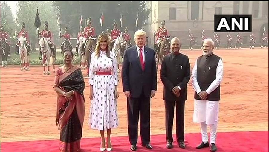 ರಾಷ್ಟ್ರಪತಿ ಭವನದಲ್ಲಿ ಟ್ರಂಪ್ ದಂಪತಿಗೆ ಸಾಂಪ್ರದಾಯಿಕ ಅದ್ಧೂರಿ ಸ್ವಾಗತ
