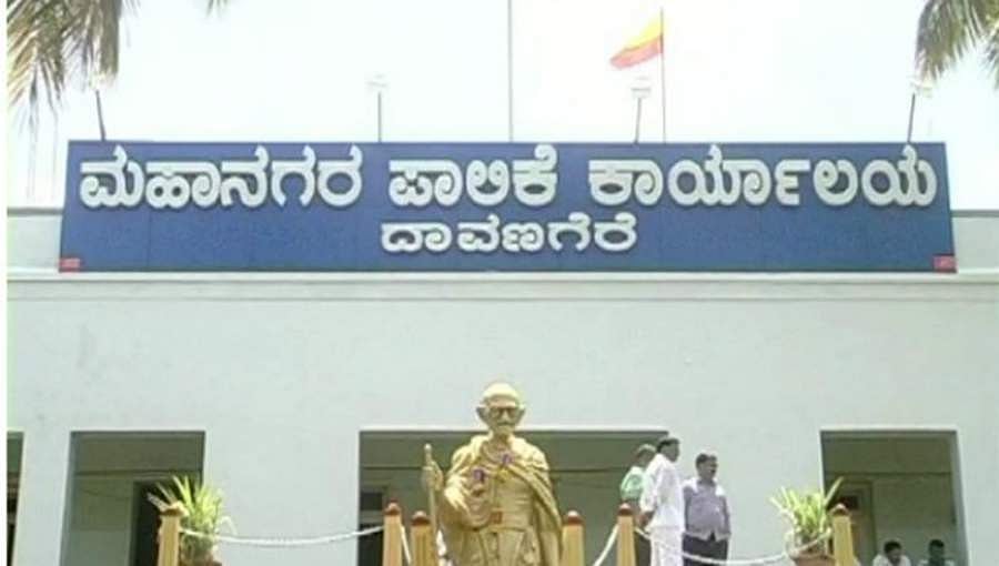 ದಾವಣಗೆರೆ ಪಾಲಿಕೆ ಚುನಾವಣೆಯಲ್ಲಿ ನಕಲಿ ದಾಖಲೆ: 2 ಅಧಿಕಾರಿಗಳ ಅಮಾನತು