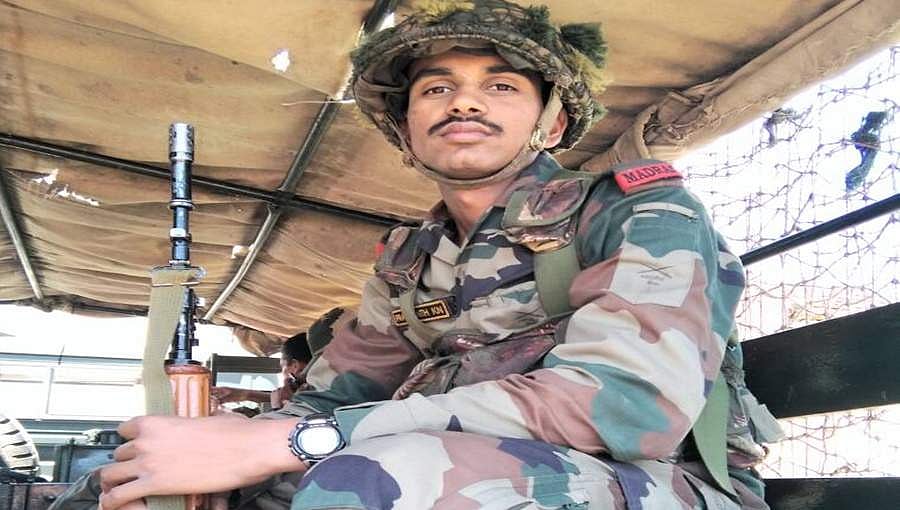 ಕೋಲಾರ: ಸಕಲ ಸರ್ಕಾರಿ ಗೌರವಗಳೊಂದಿಗೆ ಹುತಾತ್ಮ ಯೋಧ ಪ್ರಶಾಂತ್ ಅಂತ್ಯಕ್ರಿಯೆ
