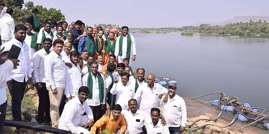 ಹೊಸಪೇಟೆ: ಮಠಾದೀಶರ ಮಧ್ಯಸ್ಥಿಕೆಯಲ್ಲಿ ಮಾಲ್ವಿ ಜಲಾಶಯ ಕಗ್ಗಂಟು ಪರಿಹಾರ