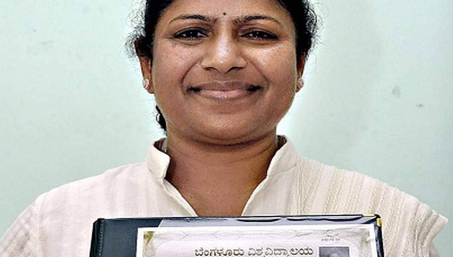 ಗ್ರಾಮಸ್ಥರ ಮೇಲೆ ತೇಜಸ್ವಿನಿಗೌಡ ಗೂಂಡಾಗಿರಿ: ಅವಾಚ್ಯ ಶಬ್ದಗಳಿಂದ ನಿಂದನೆ; ವಿಡಿಯೋ ವೈರಲ್