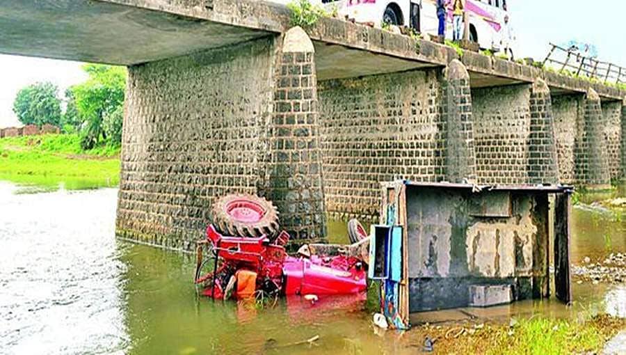 ಬೆಳಗಾವಿ: ಸೇತುವೆ ಮೇಲಿಂದ ಟ್ರ್ಯಾಕ್ಟರ್ ಪಲ್ಟಿ, 7 ಮಂದಿ ದುರ್ಮರಣ, ಹಲವರಿಗೆ ಗಾಯ