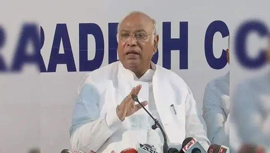 ಉದ್ಯೋಗದಲ್ಲಿ ಬಡ್ತಿ ಮೀಸಲಾತಿ ಕುರಿತ ಸುಪ್ರೀಂ ತೀರ್ಪಿಗೆ ಖರ್ಗೆ ಖಂಡನೆ: ತಿದ್ದುಪಡಿಗೆ ಒತ್ತಾಯ