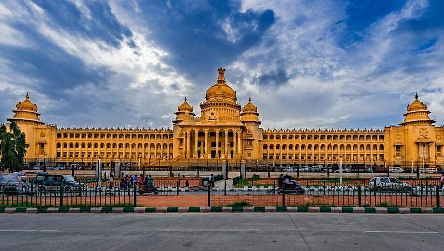 ನೌಕರಿಗೆ ಚಕ್ಕರ್ ಹೊಡೆಯುವುದಕ್ಕೂ ಮುನ್ನ ಎಚ್ಚರ: ವಿಧಾನಸೌಧದಲ್ಲಿ ನೌಕರರ ಚಲನವಲನದ ಮೇಲೆ ಸರ್ಕಾರ ನಿಗಾ