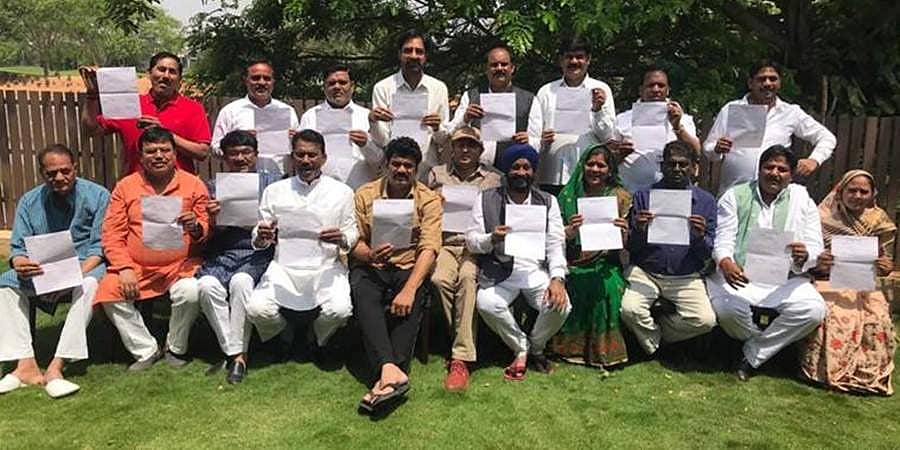 ಮಧ್ಯ ಪ್ರದೇಶ ಬಿಕ್ಕಟ್ಟು: ಕಾಂಗ್ರೆಸ್ ಗೆ ಜ್ಯೋತಿರಾದಿತ್ಯ ಸಿಂಧಿಯಾ ಗುಡ್ ಬೈ, 20 ಶಾಸಕರಿಂದ ರಾಜೀನಾಮೆ