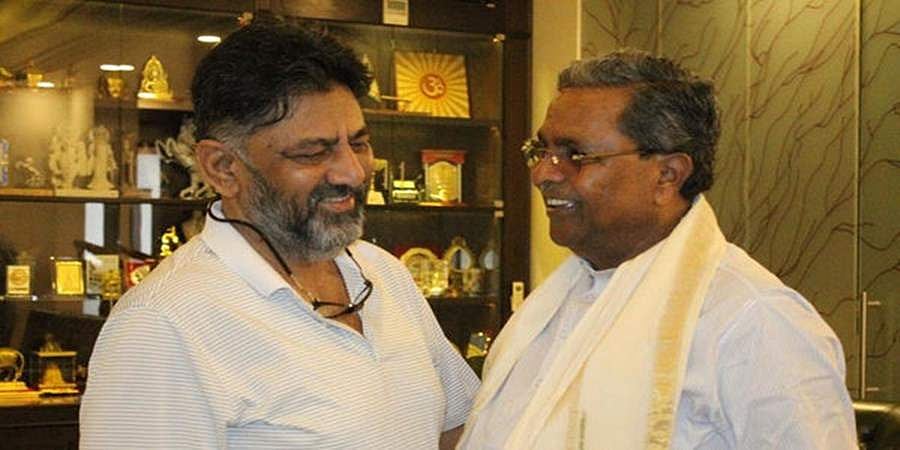 ಪರಸ್ಪರ ಶುಭಾಶಯ ವಿನಿಮಯ ಮಾಡಿಕೊಂಡ ಡಿಕೆಶಿ, ಸಿದ್ದರಾಮಯ್ಯ