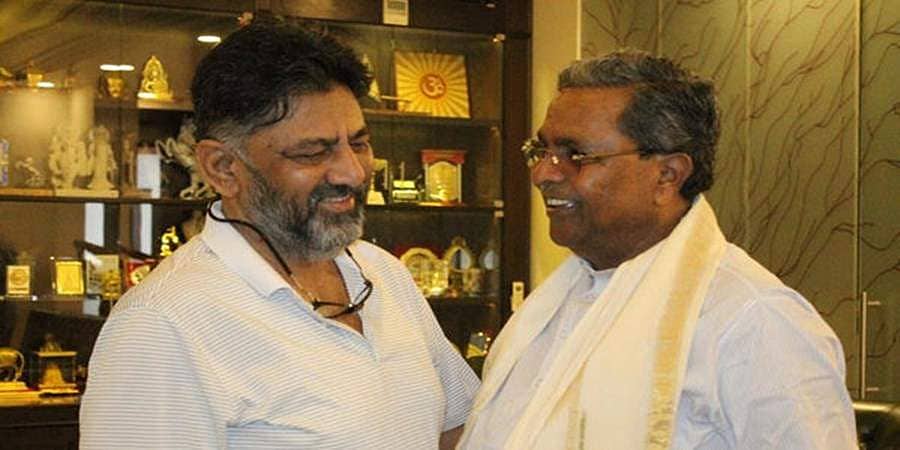 ಪರಸ್ಪರ ಶುಭಾಶಯ ವಿನಿಮಯ ಮಾಡಿಕೊಂಡ ಡಿಕೆಶಿ, ಸಿದ್ದರಾಮಯ್ಯ